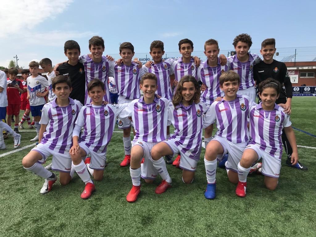 👏🏻💜 El Alevín A se acaba de proclamar campeón de la Oviedo Cup ¡Enhorabuena, chavales!

#pucela #CanteraRV