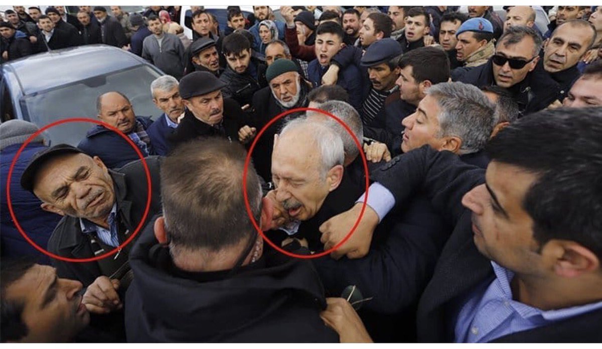 Bu yumruğu atan şeytan benim vatandaşım olamaz ,iğreniyorum ..Bunları Türkiye den sürmek lazım..