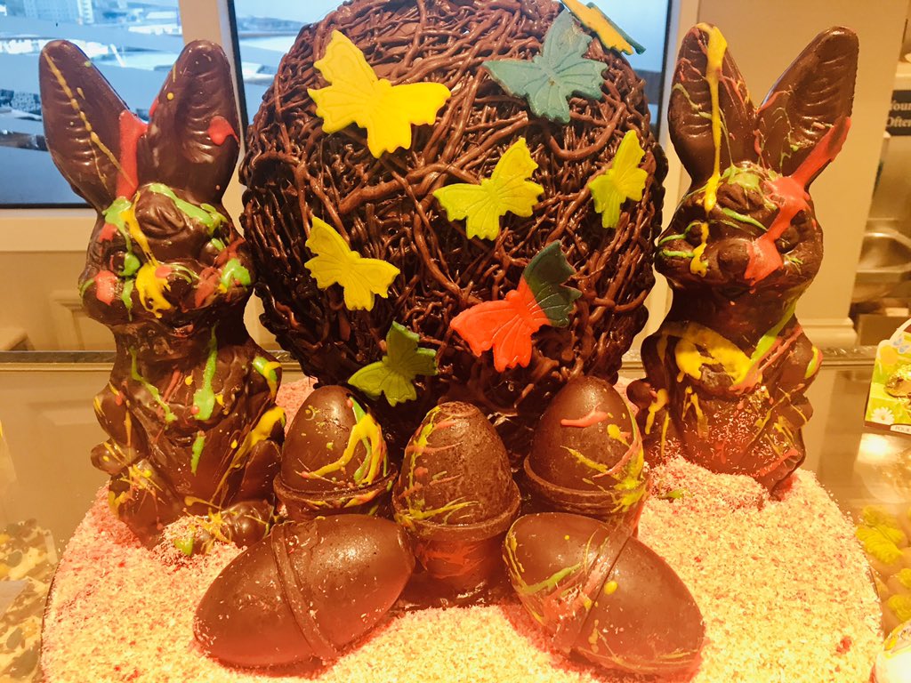 Robsonatsea's tweet photo. Easter 🐣 Dinner Buffet by Chef Colin and the culinary team @AzamaraVoyages @AzamaraQuest #chefsatsea #lovettravel #cruiseglobal https://t.co/5FL9CYCLTP