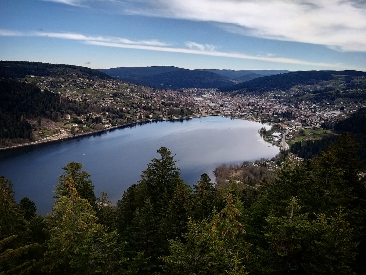 R_d_Gio's tweet photo. #Gérardmer et son #Lac, vu depuis l'observatoire de #Merelle.
#Vosges #Promenade #Balade #280MdeDenivelée #VentQuiFaitBougerLaTourEnBoisSurLaquelleNousSommes https://t.co/RytJIunMBJ