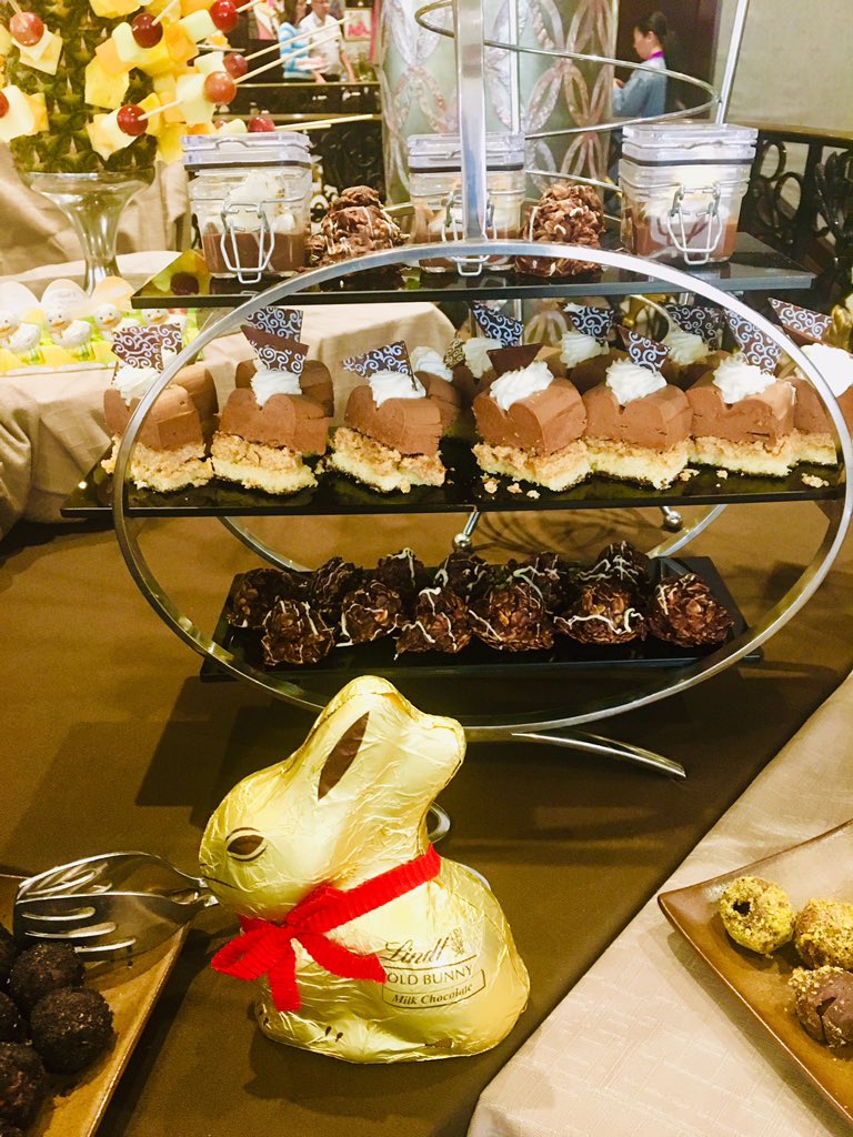 Robsonatsea's tweet photo. Chocolate ๐ฃ Easter Buffet onboard Azamara Quest #Japan by Pastry Chef Omerah and her team, great job!@AzamaraVoyages @AzamaraQuest #chefsatsea #lovetravel #cruiseglobal https://t.co/VGfLfD9nVY