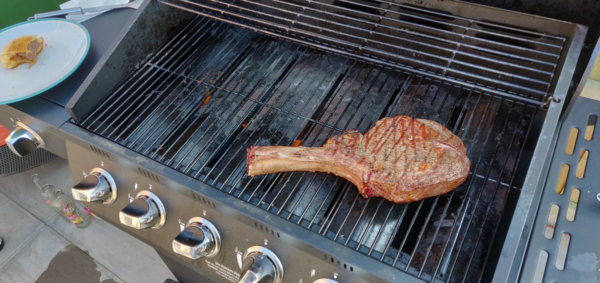 Dsbrown123's tweet photo. Obligatory first BBQ of the year tweet, with a brand new extended patio. Cooked up some big boy steaks.  #BBQ #PatioParty #Tomahawk https://t.co/gbVLZ6BiEO