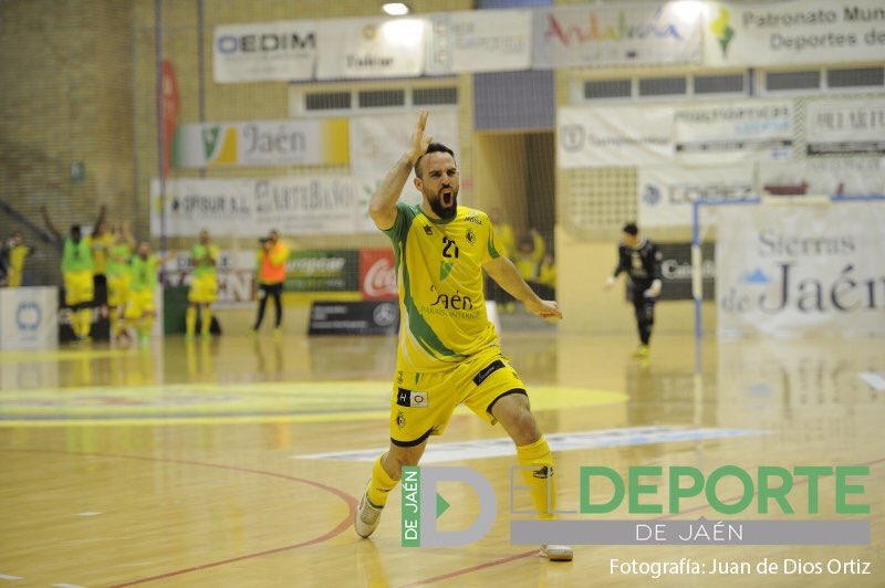 davidav16's tweet photo. Carácter, y entrega ayer en la pista. Michel lideró la remontada de los suyos.

👉 Golazo nada más salir en la segunda mitad.

👉 Defensa al hombre a Adri en muchos tramos de la segunda parte.

👉 Hizo una defensa extraordinaria en el 5vs4.

C U R R A N T E.

😍😍😍 https://t.co/KSVPltXSRW
