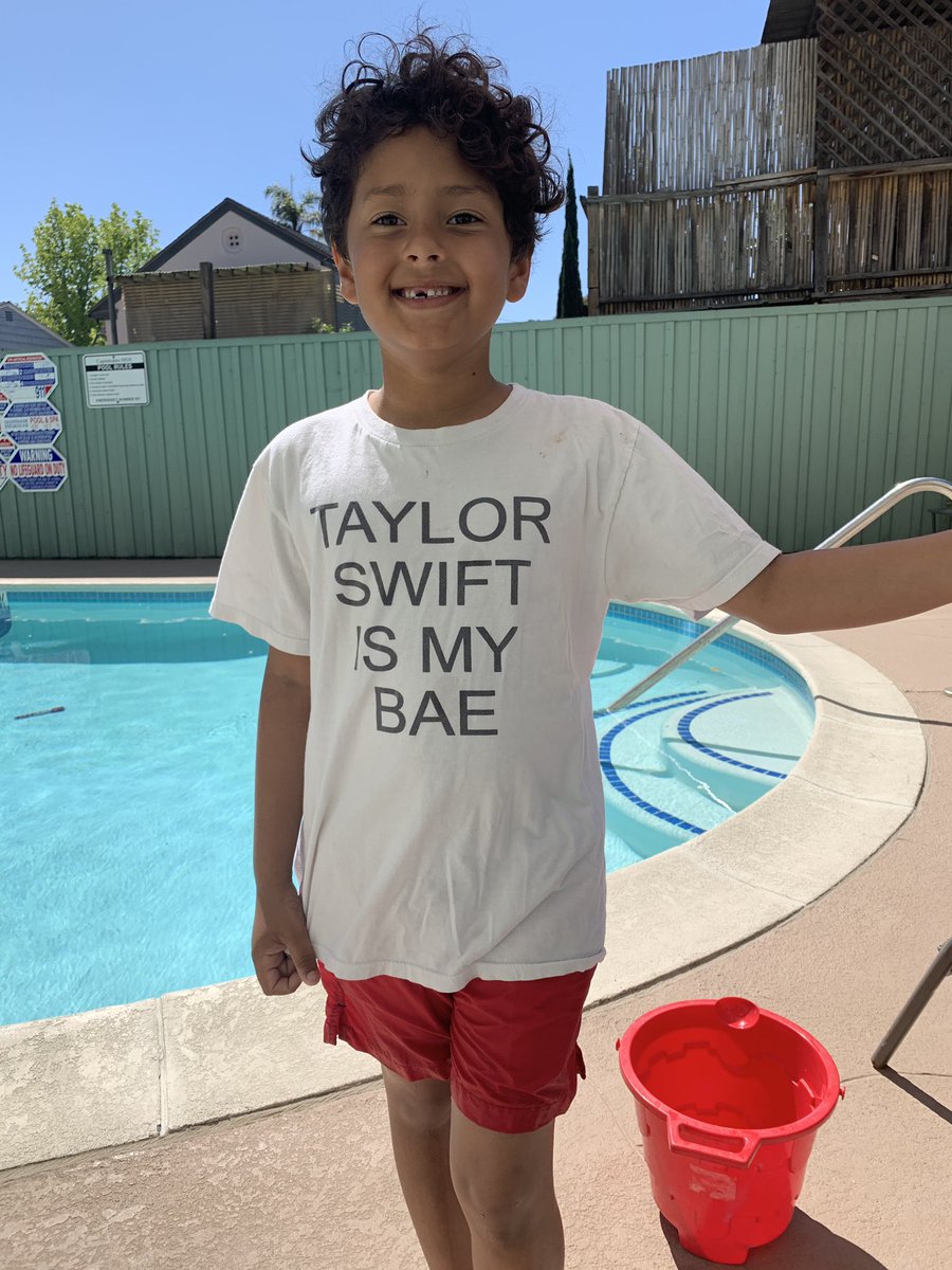 gratefultaylors's tweet photo. This guy loves Taylor Swift! @taylorswift13 @taylornation13 @treepaine #taylorswift #taylornation #treepaine #taylorisbae #aprilTwentySix https://t.co/9IT38zqVnr