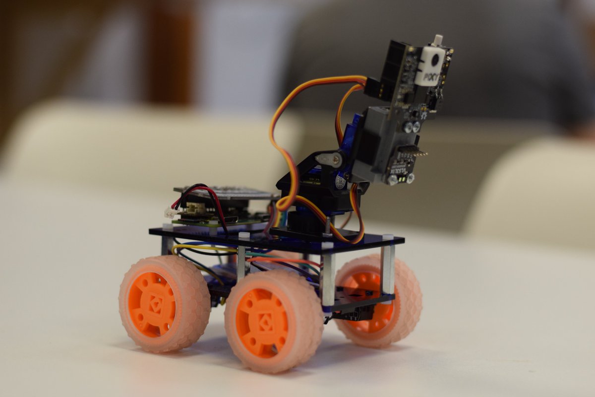 CannonFodder's tweet image. As part of sponsoring #PiWars this year @CoretecRobotics my little robot company gave away the chance to build & keep a "East Coast Custom" Tiny 4WD and yesterday the winners joined me @cammakespace to collect their prizes😃and here are the results.