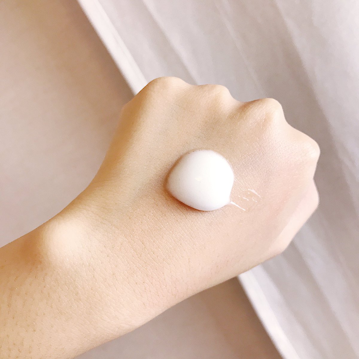 adearabitty's tweet photo. ไอเลิฟ Laneige Morning mask 🌷💕
คือมันจะเป็นมาส์กที่ใช้ก่อนแต่งหน้าและไม่ต้องล้างออก เนื้อจะเป็นมูสและก็แตกตัวเป็นน้ำๆ ทำให้ผิวเฟรชขึ้น แต่งหน้าติดดี ไม่เหนอะผิวด้วย https://t.co/AyzZI8ked1