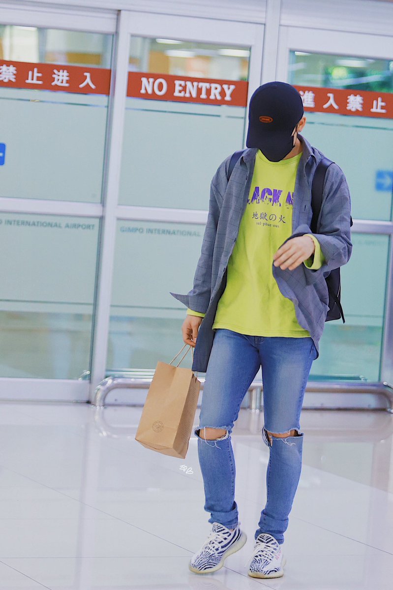 myloveswardrob2's tweet photo. #Daehyun #대현
190421 Airport
ADIDAS Yeezy Boost 350 v2 “Zebra”
$220
© JDaeHyun0628 https://t.co/teSBSjZzII