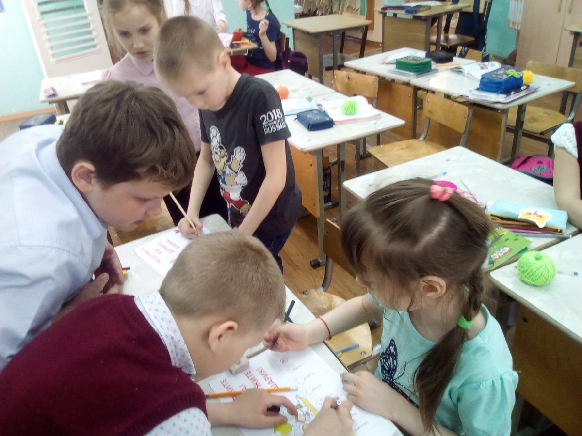 9Pwqssc7nMdKPpu's tweet image. В рамках акции #ВесенняяНеделяДобра ученики 2 класса ГБОУ НШ «Гармония» побывали на Уроке Добра,изготовили послания добра,устроили «День подарков просто так»,провели акцию «Открытое сердце»,начали акцию «Сделал сам-помоги другу». Но время добрых дел не заканчивается…