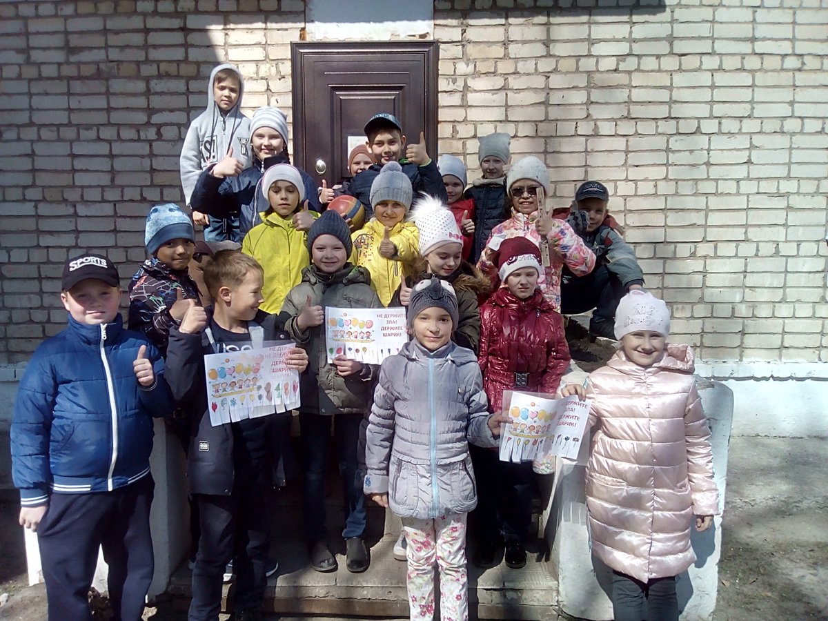 9Pwqssc7nMdKPpu's tweet image. В рамках акции #ВесенняяНеделяДобра ученики 2 класса ГБОУ НШ «Гармония» побывали на Уроке Добра,изготовили послания добра,устроили «День подарков просто так»,провели акцию «Открытое сердце»,начали акцию «Сделал сам-помоги другу». Но время добрых дел не заканчивается…