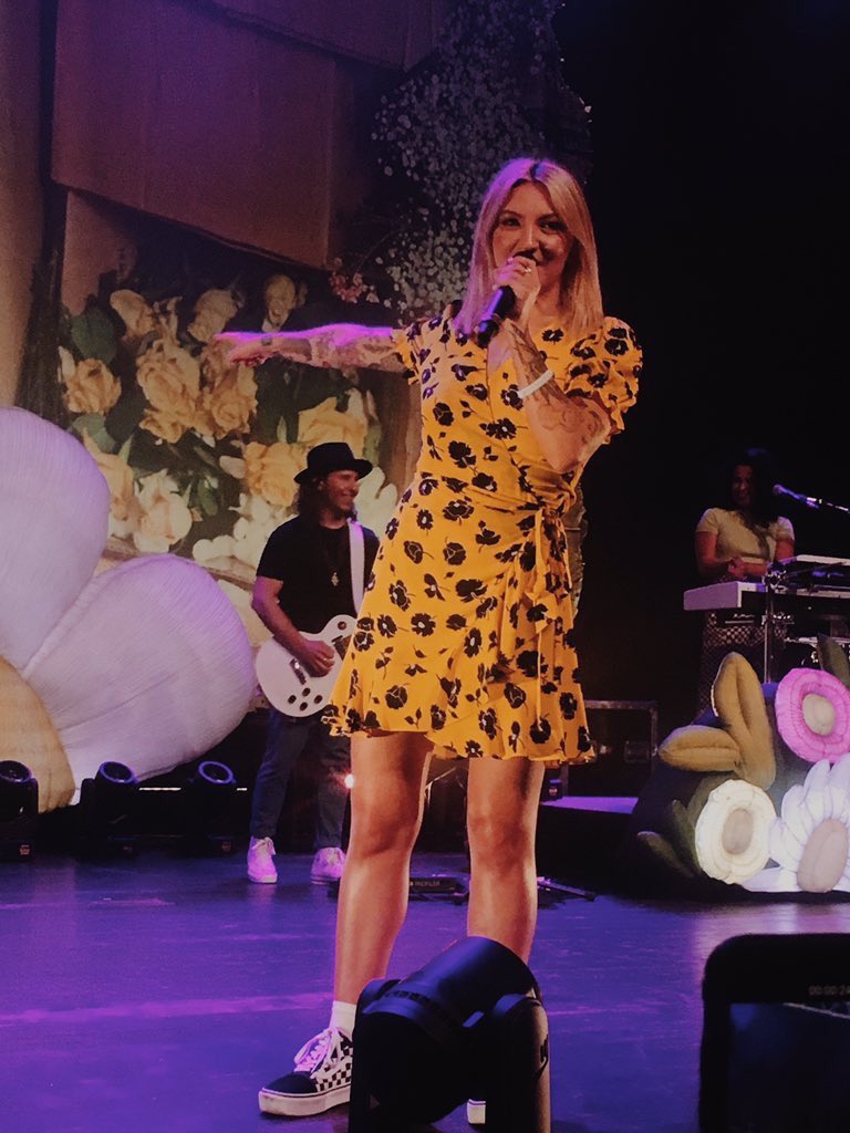 ~ julia michaels and anne-marie as each other; a thread ♡ @juliamichaels  @AnneMarie