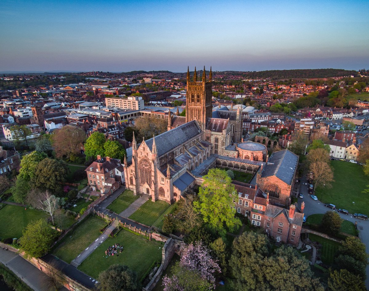 VideosSky's tweet photo. Worcester Cathedral from the air. @WorcCathedral @buddhismworcs @bbchw @WorCityHeritage https://t.co/g6eJQMFBHS