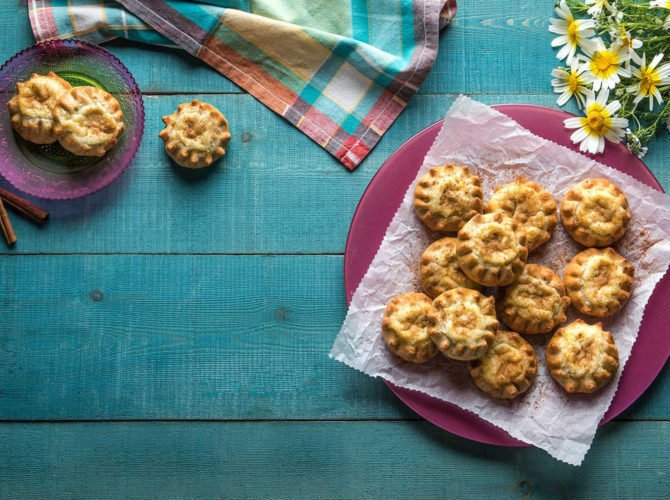 SaltAndSugarGr's tweet photo. Τα #kalytera Λυχναράκια Καστρινά https://t.co/Lt9Wd1ZTLq via @SaltAndSugarGr 😍😍 #RecipeOfTheDay #συνταγές #κρήτη #πασχα https://t.co/g89L2MGo1a