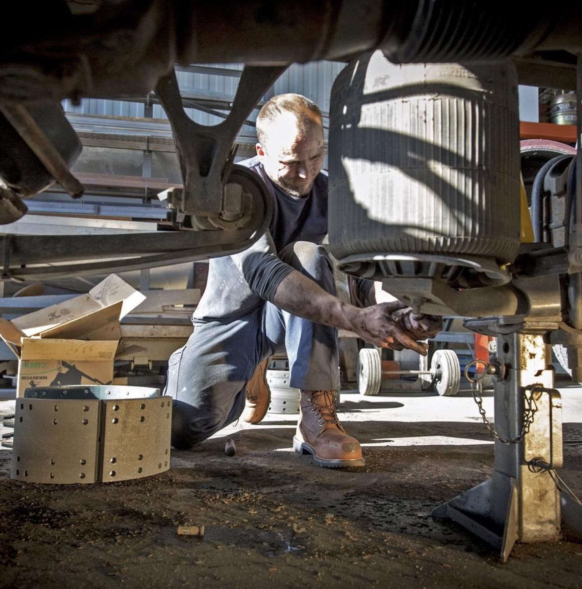 redwingdoverde's tweet photo. Keeping the machinery running in Red Wing boots. #safety #durability #comfort #expertfitting #redwingshoes #redwingboots #bootstyle #boots #ruggedstyle #stylewatch #footwear #redwing #whattowear #redwingdover #redwingfrederick #redwinggaithersburg https://t.co/HiEclgdU5e