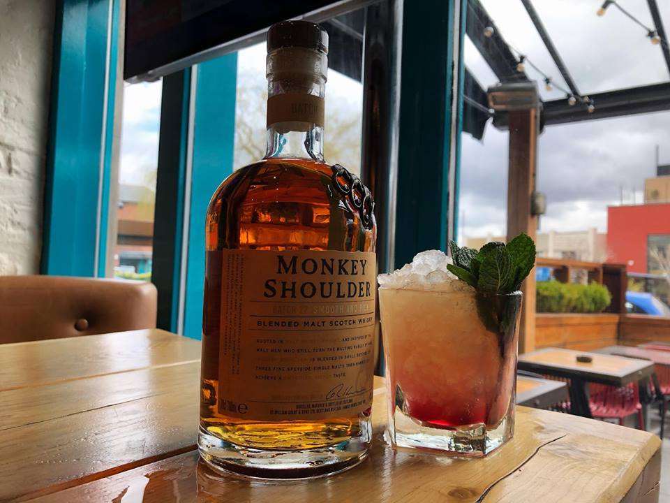 The sun is shining & it's bank holiday that means one thing.. COCKTAILS ☀️😍 2-4-1 all day, including our Spring Specials.. highly recommend the Loose Monkey Juice 🙊 #BankHoliday #WeLoveCocktails