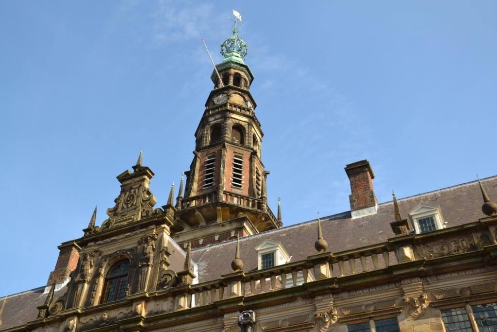 De gebeurtenissen in Sri Lanka vervullen ons met afschuw. Zoveel slachtoffers, zo veel verdriet. Onze gedachten gaan uit naar de slachtoffers van de verschillende aanslagen, hun families en hun dierbaren.