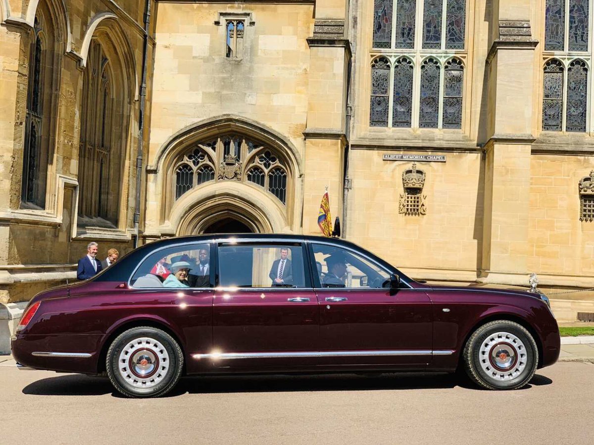 gravity_under's tweet image. God Save the Queen ! Happy Easter.!