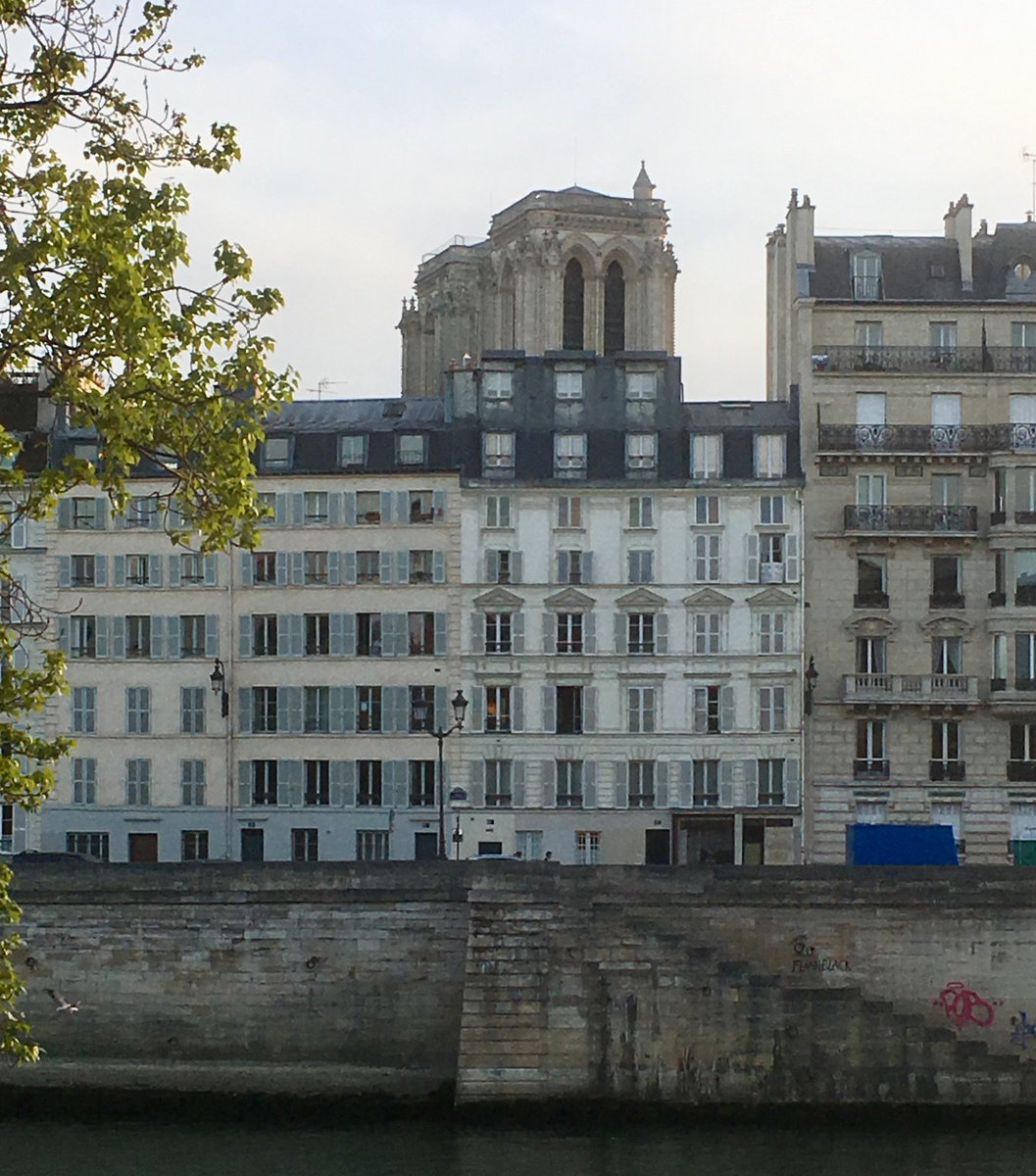 J'apprends à aimer <a href="/notredameparis/">Cathédrale Notre-Dame de Paris</a> dans son nouveau profil. Ne faut-il pas apprendre à faire le deuil des souvenirs, des personnes ... et des monuments parfois aussi même si je déplore la tragédie ?