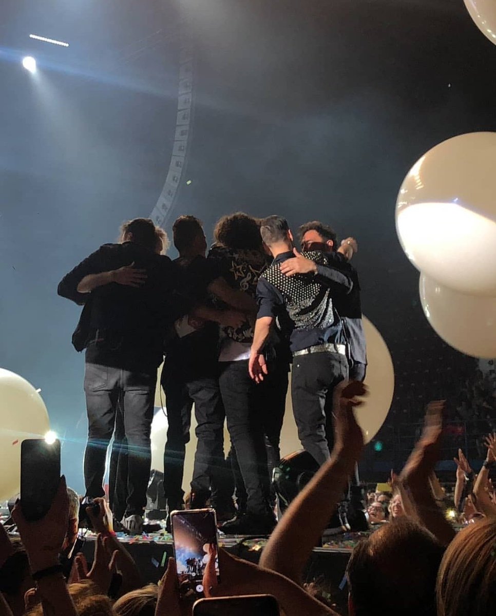 MottolaIvana's tweet photo. 🎶E alla mia squadra io gli voglio bene
Anche se non vince mai
Io gli voglio bene🎶💛Grazie a tutti voi ragazzi è stato FANTASTICO a presto😘 @MetaErmal @AndreaVigentini @montanari_marco @dinorubini @BassiEmiliano @robipace @famedalupi #gruppoMetadisagiate #Metaband https://t.co/a7phrvMp3L