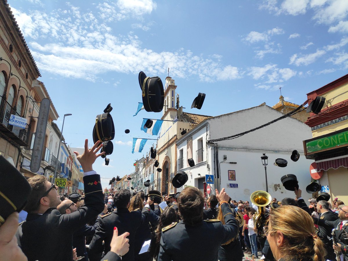 ¡GORRAS AL AIRE!
Aquí acaba nuestra Semana Santa, queremos dar las gracias a todos nuestros músicos, a las hermandades y a todos vosotros por hacernos vivir una nueva Semana Santa llena de momentos únicos.