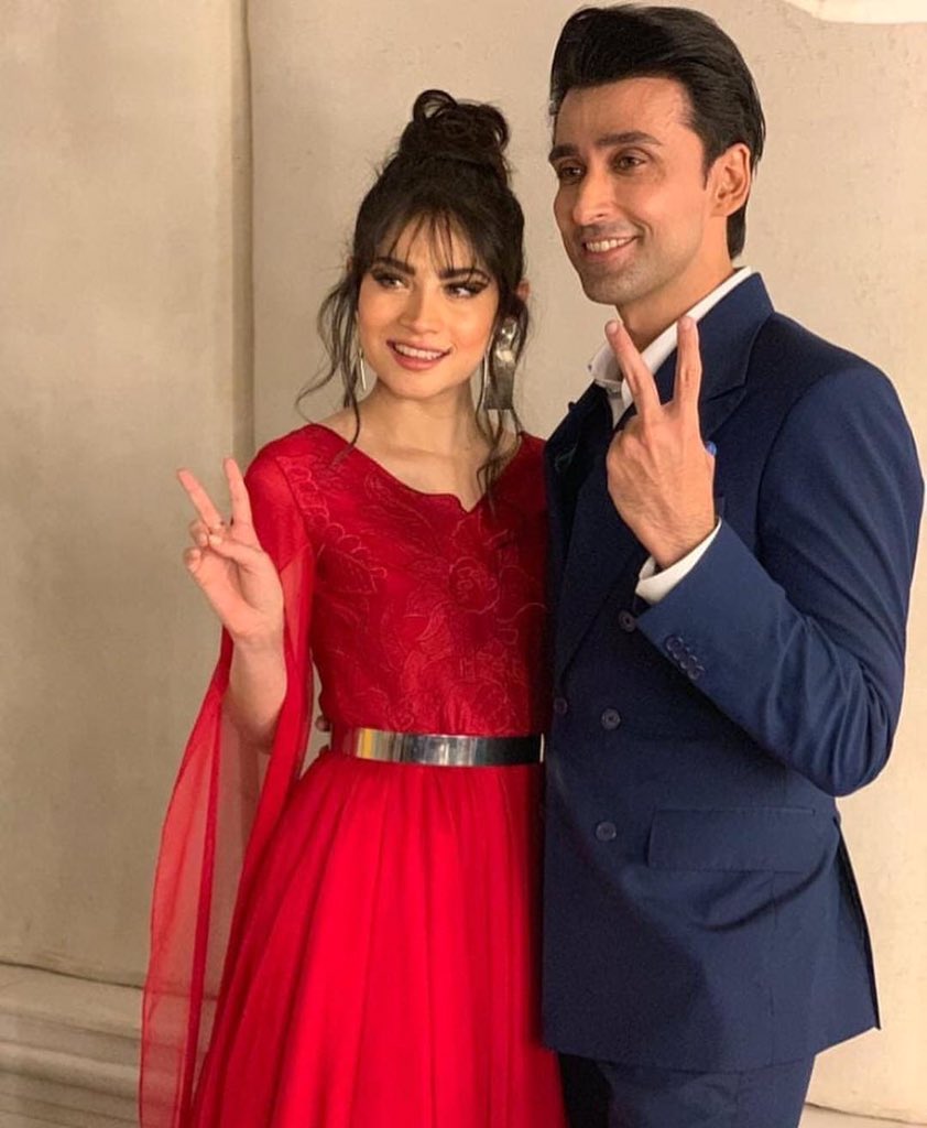 Celebcentralpk's tweet photo. #WrongNo2 lead actors, #NeelamMuneer and #SamiKhan walked the ramp for #MonaImran at #Humshowcase day 2.
#Entertainment #PakistaniCelebrities #Lollywood #Actress #Fashion #CelebrityCentral https://t.co/0sgk87pNSy
