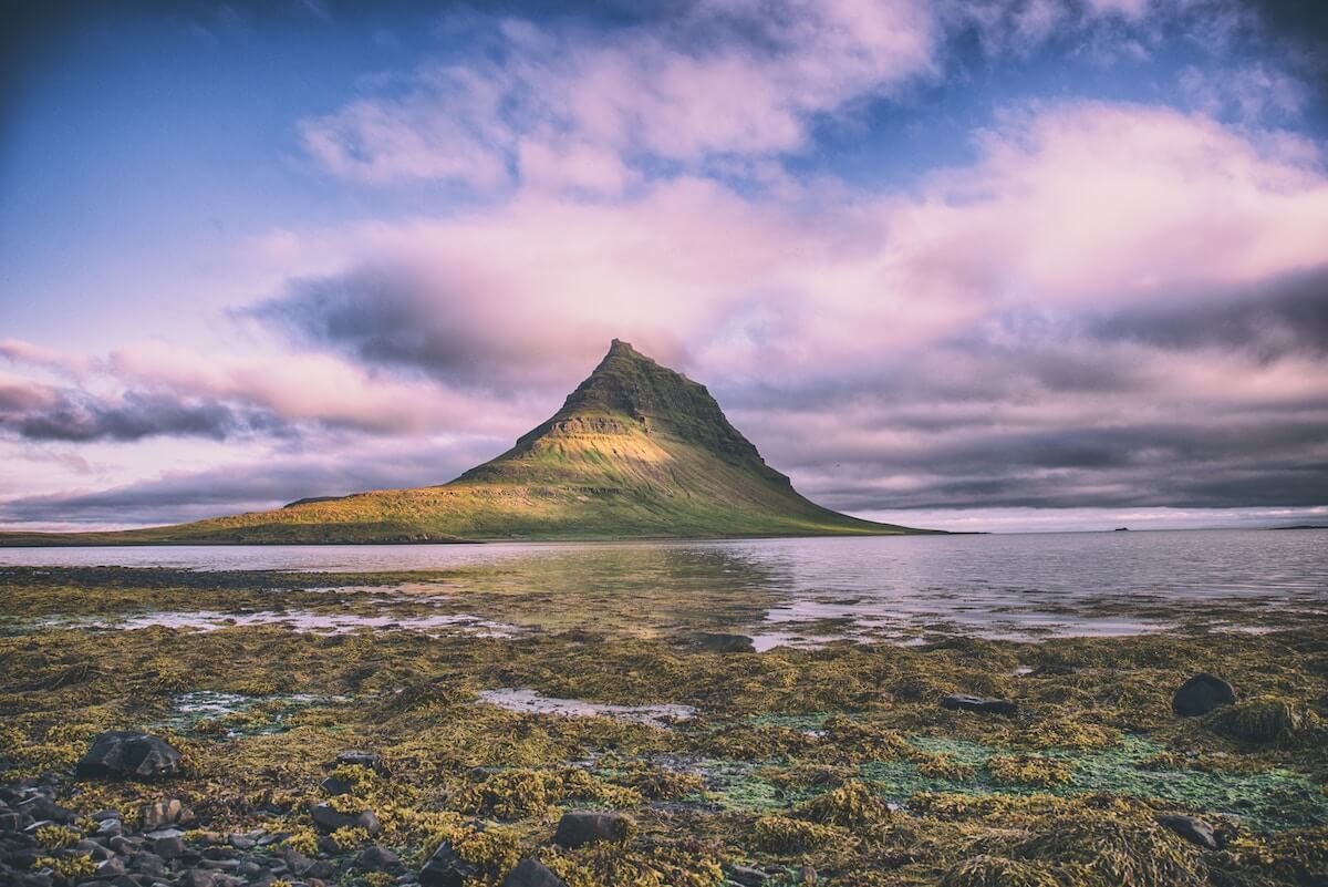 VickiLouise86's tweet photo. Summer or Winter? Spring or Autumn? If you've ever wondered when the best time to visit #Iceland is, this guide is for you, and has a month by month breakdown to help plan your trip: https://t.co/LZFjvqNSK2 #travel #TBIN @thisisiceland #AustTravBlog https://t.co/TpAgG0pmlZ