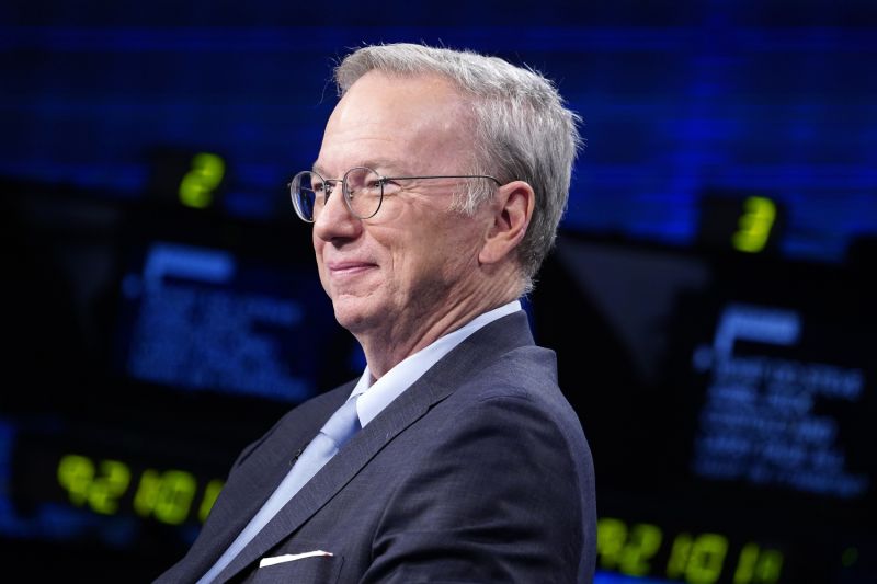 YahooFinance's tweet photo. Former Google CEO Eric Schmidt calls Americans' frustration with tech ‘a perception that the press has' https://t.co/4Pov2GWBsX by @maxZahn_ and @Serwer https://t.co/i5OCaSZ5M0