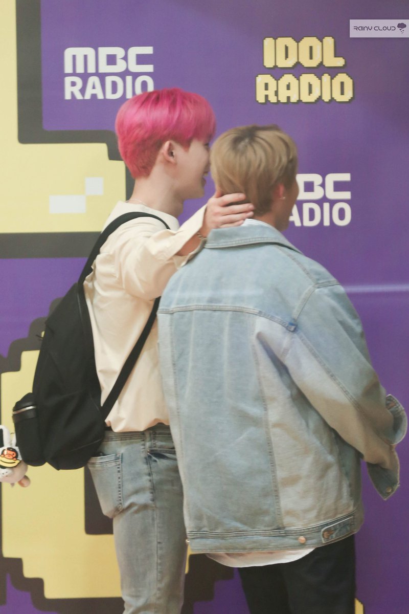 pancloud9401's tweet photo. 190418 아이돌 라디오

좋은 만남 👬

#하성운 #HaSungwoon https://t.co/t9yX2dgaRP