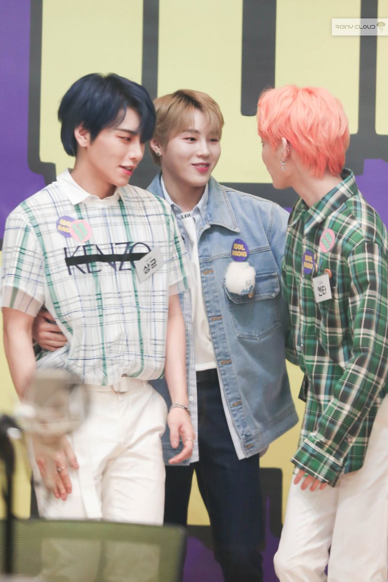 pancloud9401's tweet photo. 190418 아이돌 라디오

좋은 만남 👬

#하성운 #HaSungwoon https://t.co/t9yX2dgaRP