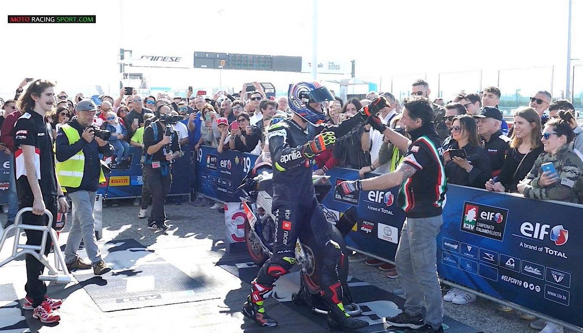 gife59's tweet photo. CIV PEOPLE
Parco chiuso del @circuitomisano 
@CIVtv @TalentiAzzurri @nuovaM2racing @tm_racing @#elfciv2019 #civriders #civpeople #civsbk #civmoto3 #civfans @lorysava32 https://t.co/BAshIHGATn