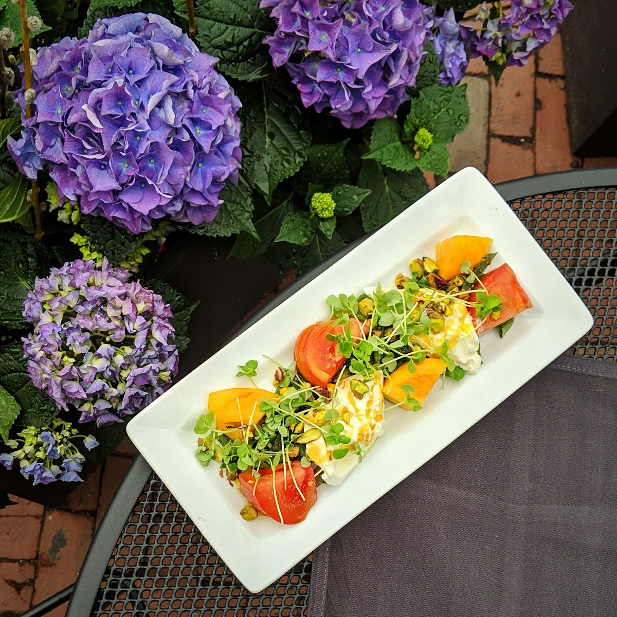 Come try our tomato and burrata salad special on this beautiful Easter Sunday! #bostoneats #graftonoriginal #happyeaster #bostonbrunch #eastersunday