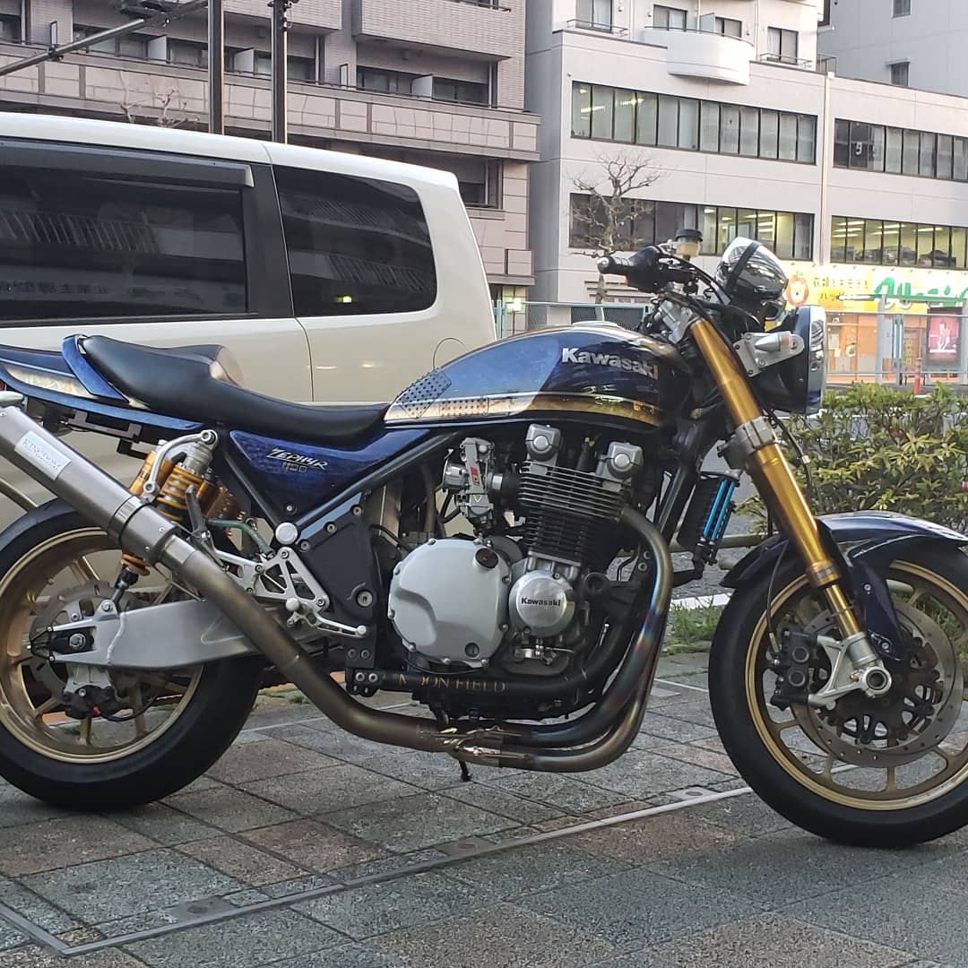 h_tsukino's tweet photo. 一卵性双生児
違うバイクよ?
#zephyr1100 #zephyr
#バイク #空冷
#moonfield #ムーンフィールド https://t.co/LuGbl5Why1