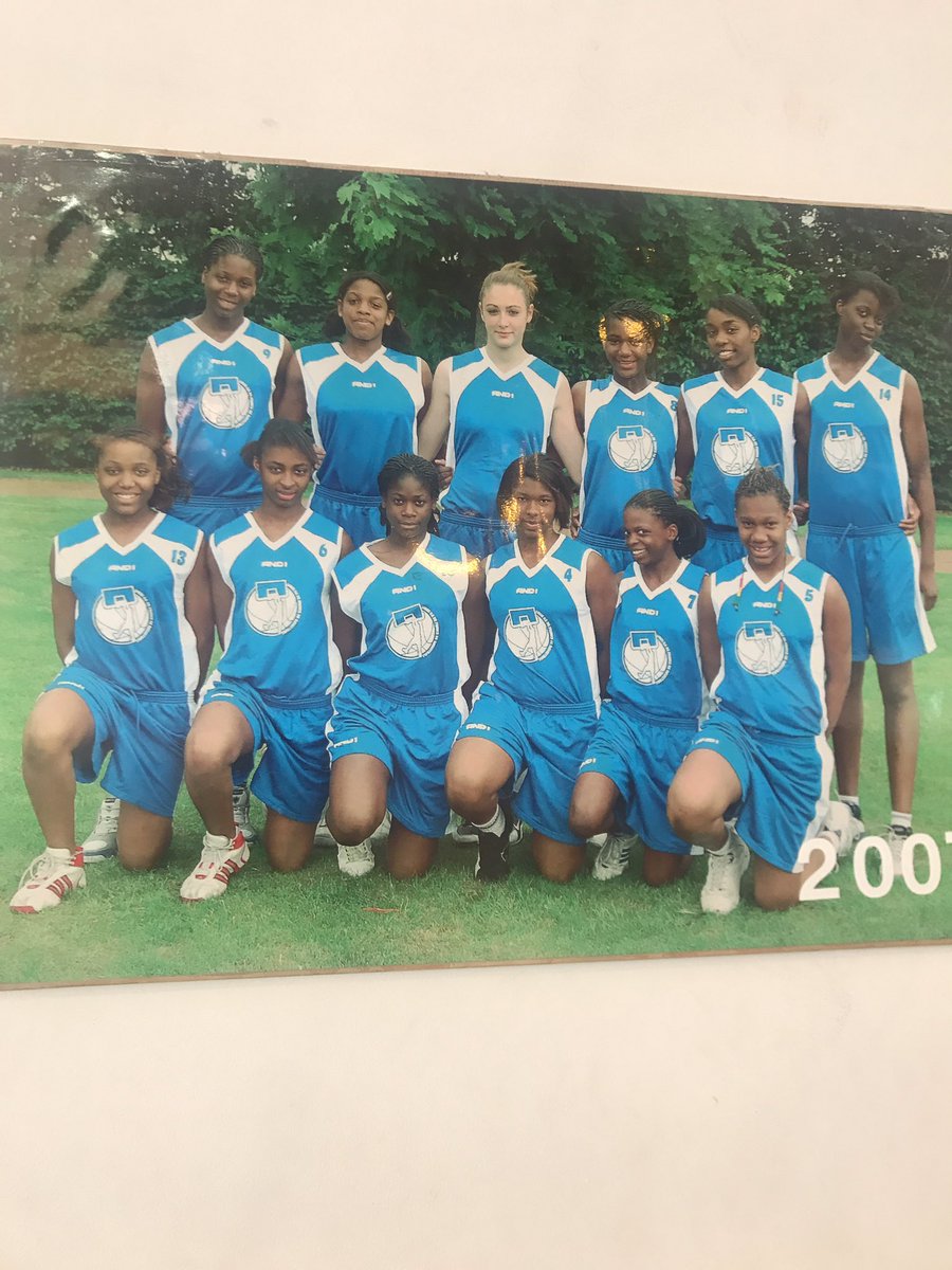 LADYHOOOP's tweet photo. On participe au #LadiesGame organisé par le @BasketValdOise au CDFAS. J'en ai profité pour récupérer quelques photos dossiers que je vais partager. Y'a eu du beau monde au Pôle 😍 @LeslieMatanga https://t.co/vmshzzyCkj