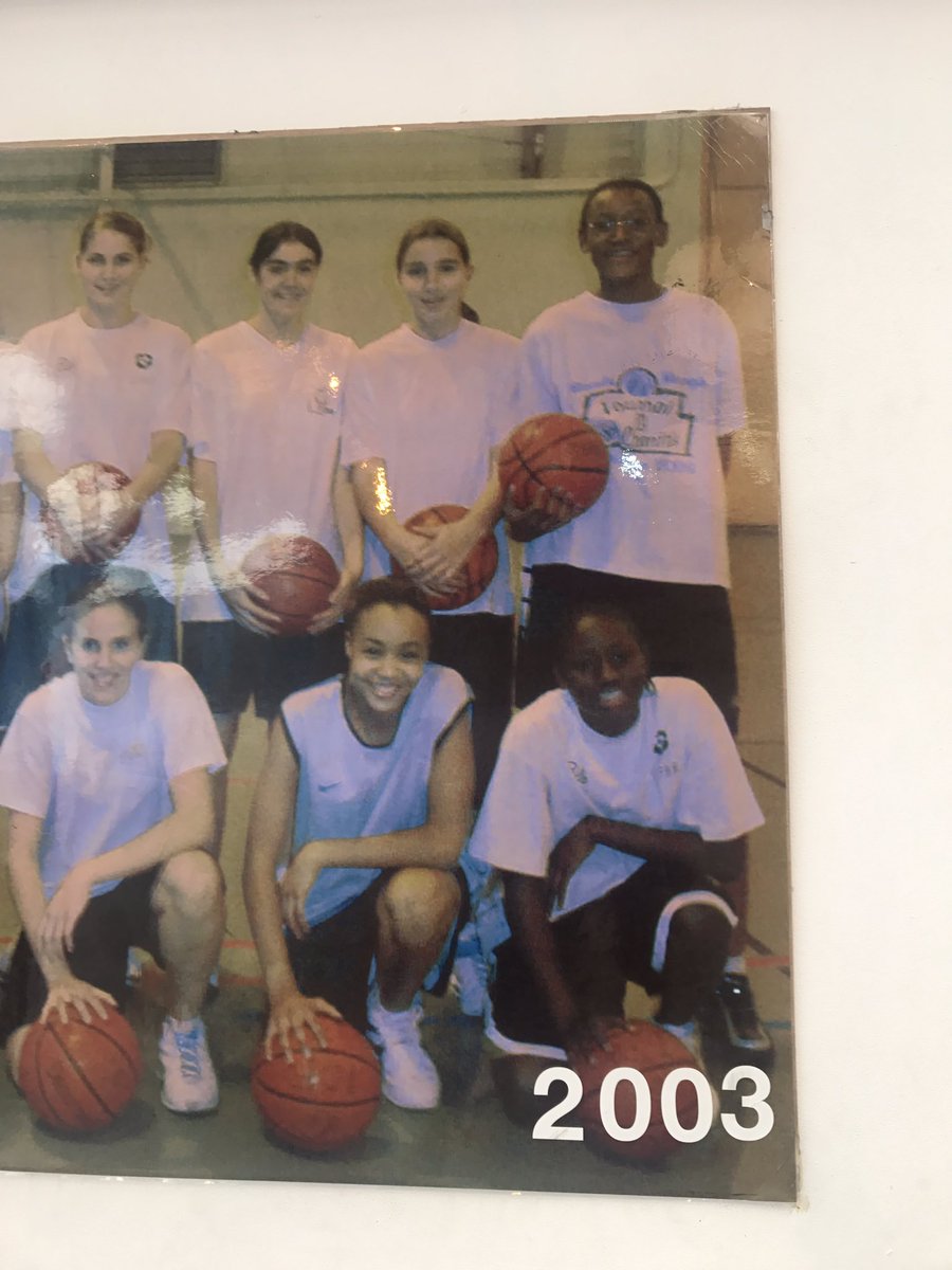 LADYHOOOP's tweet photo. On participe au #LadiesGame organisé par le @BasketValdOise au CDFAS. J'en ai profité pour récupérer quelques photos dossiers que je vais partager. Y'a eu du beau monde au Pôle 😍 @LeslieMatanga https://t.co/vmshzzyCkj