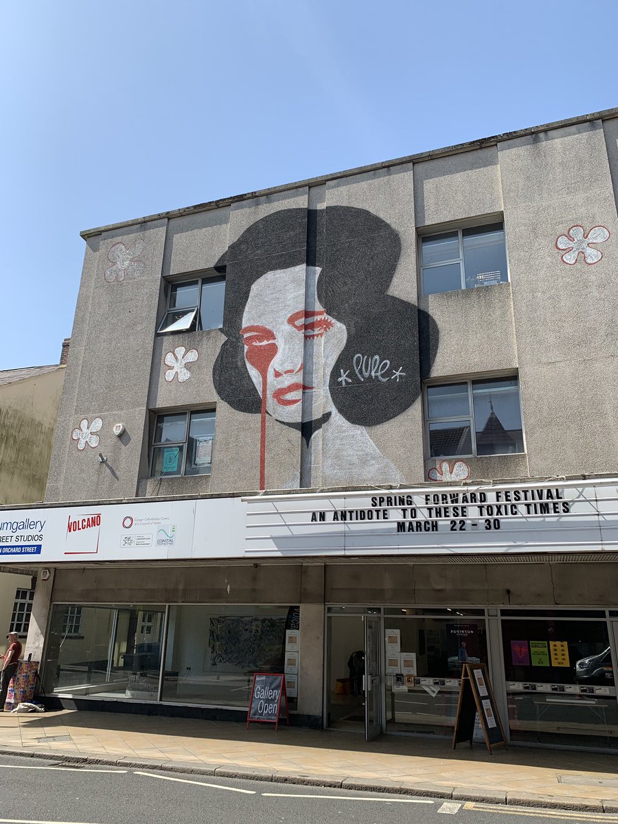 SpaceCraigUK's tweet image. I’ve decided to buy this stunning picture of Liz Taylor from @pureevilgallery to remind me of the Swansea mural 🔥 #RichardBurton #WelshConnection #StreetArt