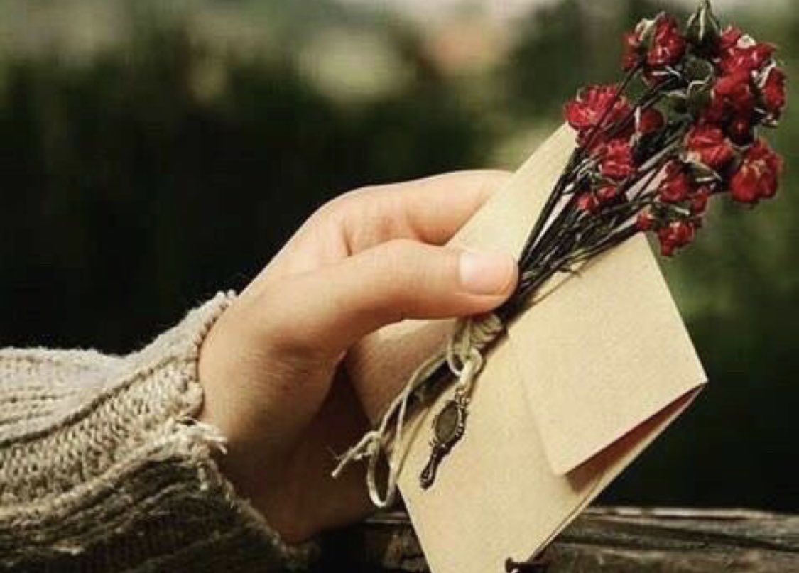 베푸는게
나눠주는게 손해라 생각할수 있지만

이 세상에
거져 얻을수 있는 것은 없는거야

베푼만큼 돌아오는게
세상의 위치야

손해라 생각하면
베풀어도 덕이 아닌 독이 되는거야