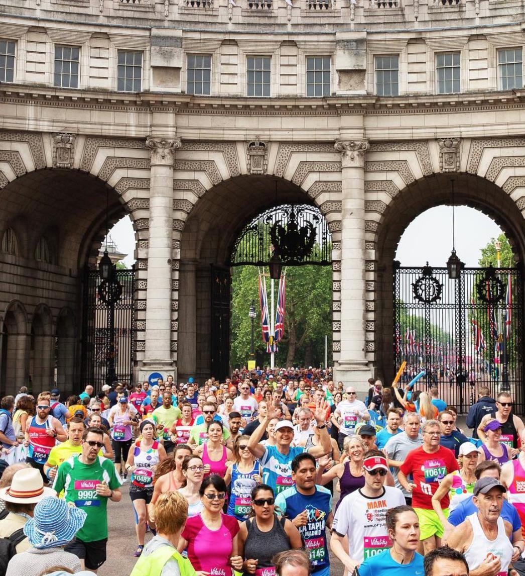 RunnersNeed's tweet photo. The countdown to the #LondonMarathon is on! With just a week left, it's time to get equipped in @runnersneed #MarathonEssentials. Hit the link for our top picks! https://t.co/IASqC4cBlE
๐ธ: @katiecontemplates https://t.co/oDBnCWJ7tS