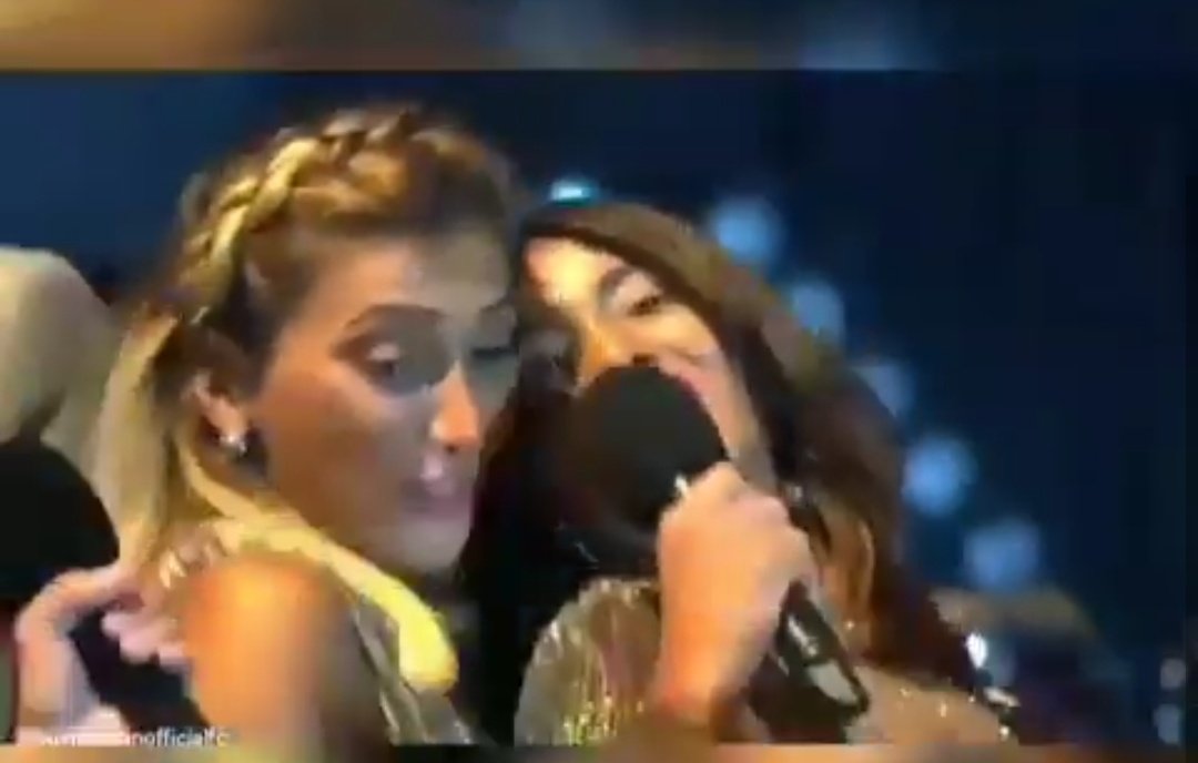 tvgundemi1's tweet photo. Fragmanda tek dikkatimi çeken ayrıntı.Sabriye-Büşra dostluğu ❤💛(Byfc❤Sşfc) #survivor #survivor2019 #sabriyesengul #busrayalcin #sşfc #byfc https://t.co/ZKwewNu7kM