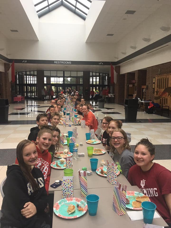 CGAC_TrojanSwim's tweet photo. Team Breakfast for the Swimmers after practice https://t.co/V9z0UDaLPi