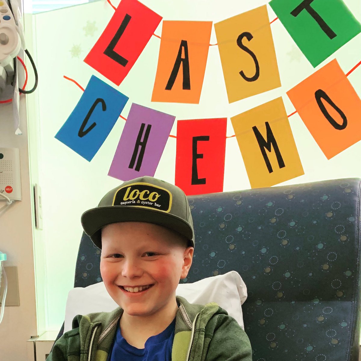TheJimmyFund's tweet photo. Jack, 11, recently celebrated his last day of chemotherapy at @DanaFarber’s Jimmy Fund Clinic!
After many months of treatment for osteosarcoma, he and his family are looking forward to going back home to Montana soon. Way to go, Jack! 💛 https://t.co/fpzLMx8lvT