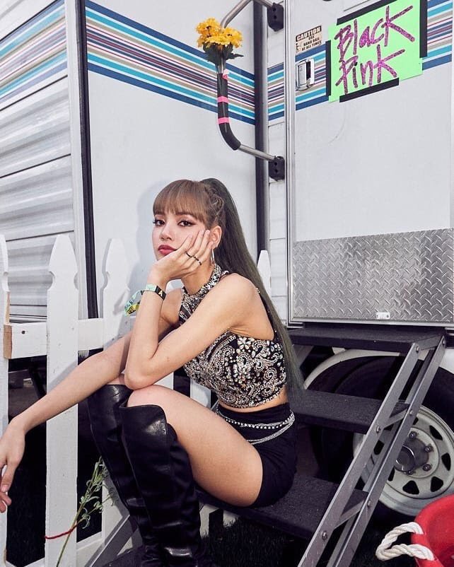 LlSAREA's tweet photo. [IG] 190421 — lalalalisa_m instagram update! 

#BLACKPINK #LISA #LALISA @ygofficialblink https://t.co/Q3JbWlKslr