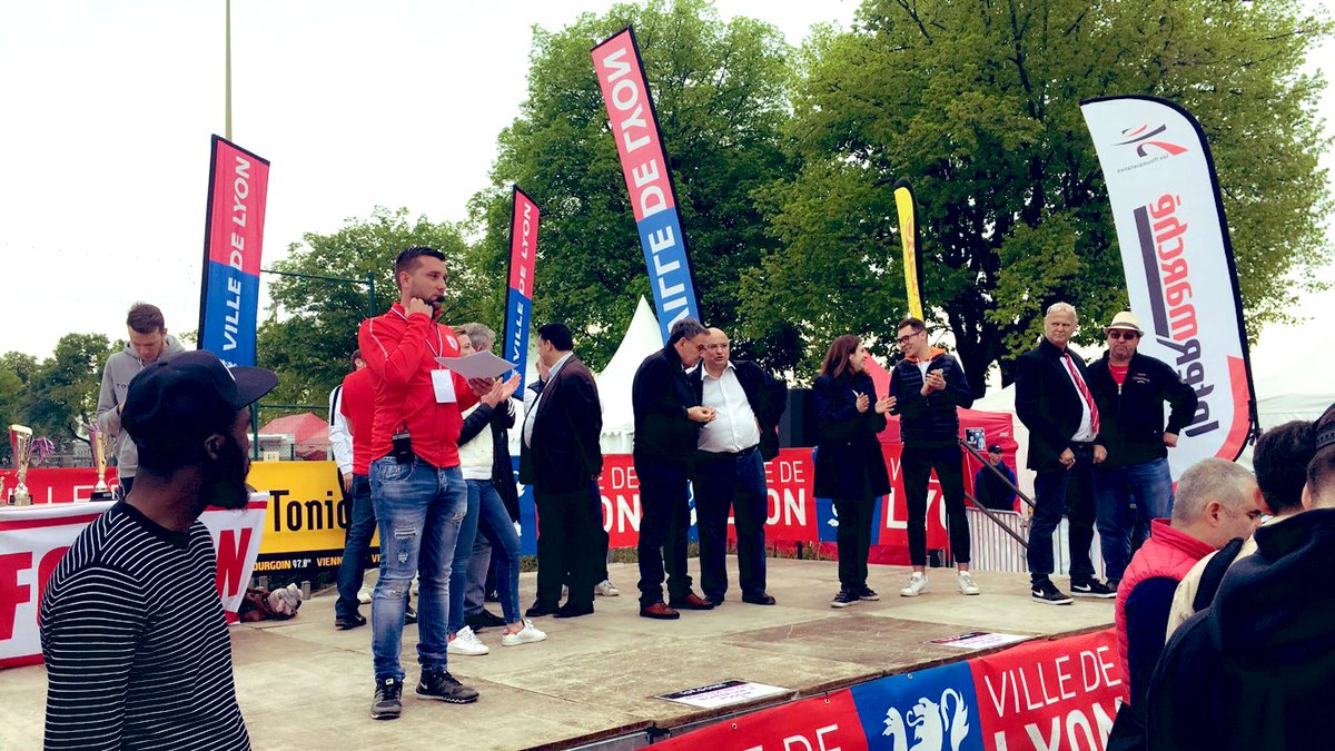 GAELIS_Lyon's tweet photo. 📍Tout le w-e nous sommes présents au #TopGones de notre part @FCLyonOfficiel pr promouvoir le #BienEtre,et notre #accompagnement pour les #jeunes de @villedelyon !
Un plaisir de sensibiliser le grand public à nos actions ! 👍
Merci au @FCLyonOfficiel de cette invitati👏 https://t.co/orcbztf8DK