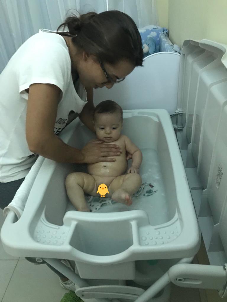 rosanebolzan's tweet photo. Olha esse mocinho comportado no primeiro banho que a dinda deu. Não guento tanta beleza 😍 https://t.co/t4bntj7tE7