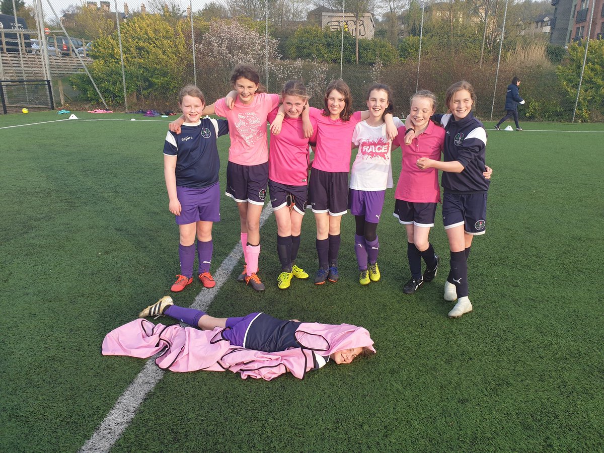 Michael_Angel73's tweet photo. The Easter holiday decimated the u13 @btfc07 training but those there still managed to support such a good cause #SWFpinkweek @CRUKScotland @raceforlife #cancerawareness https://t.co/7rUpLLK5mW