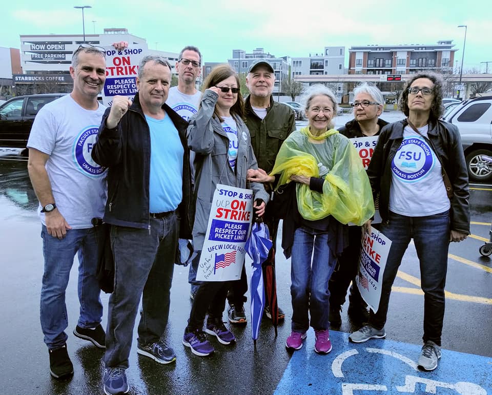 Check out UMass Boston faculty supporting Stop &amp; Shop workers this weekend! Boston is a union town! #UnionStrong #Solidarity  <a href="/StopDontShop/">StopDontShop</a> <a href="/FSU_UMB/">Faculty Staff Union of UMass Boston</a> <a href="/melnickjeffrey1/">Jeff Melnick</a>