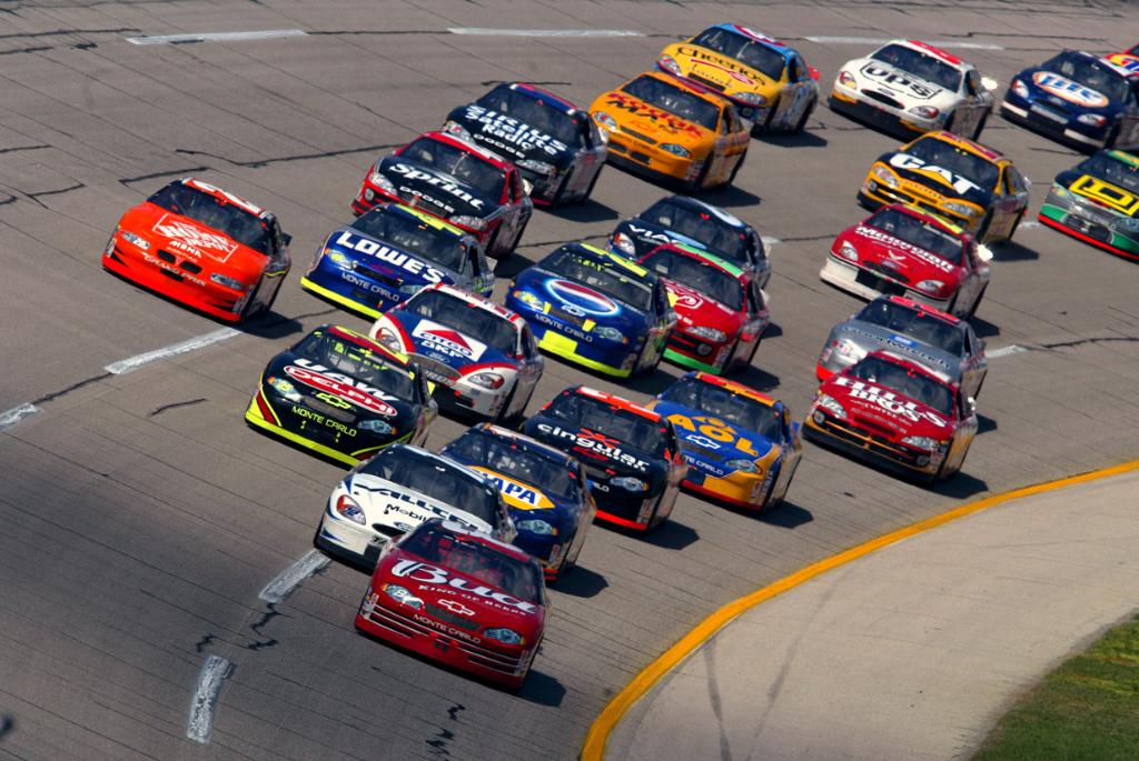 That car out front was a pretty familiar sight at @TalladegaSuperS. 👀
On this date in 2002, @DaleJr scored his second of four-straight wins at the superspeedway in dominating fashion, leading 133 of 188 laps.