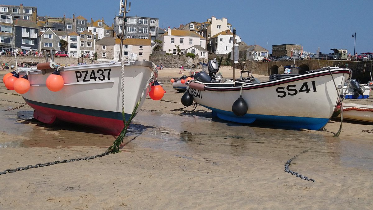 Glorious St Ives Harbour on this #EasterSunday #Cornwall @beauty_cornwall @GetMeToCornwall @Intocornwall @CornwallHour