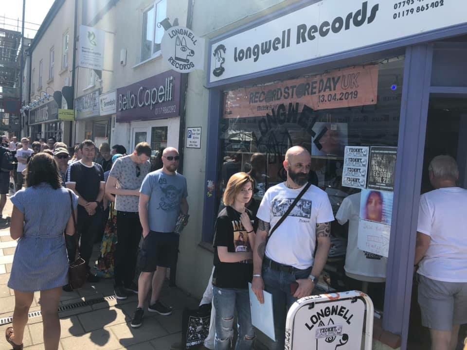 Crowds going absolutely batshit mental over @jadebirdmusic today @longwellrecords after her stunning gig today in Keynsham 🔥🔥 almost longer than @recordstoreday queue last week🌞🌞 from start to finish this musician had the audience in raptures Big up #longwellrecordsfam