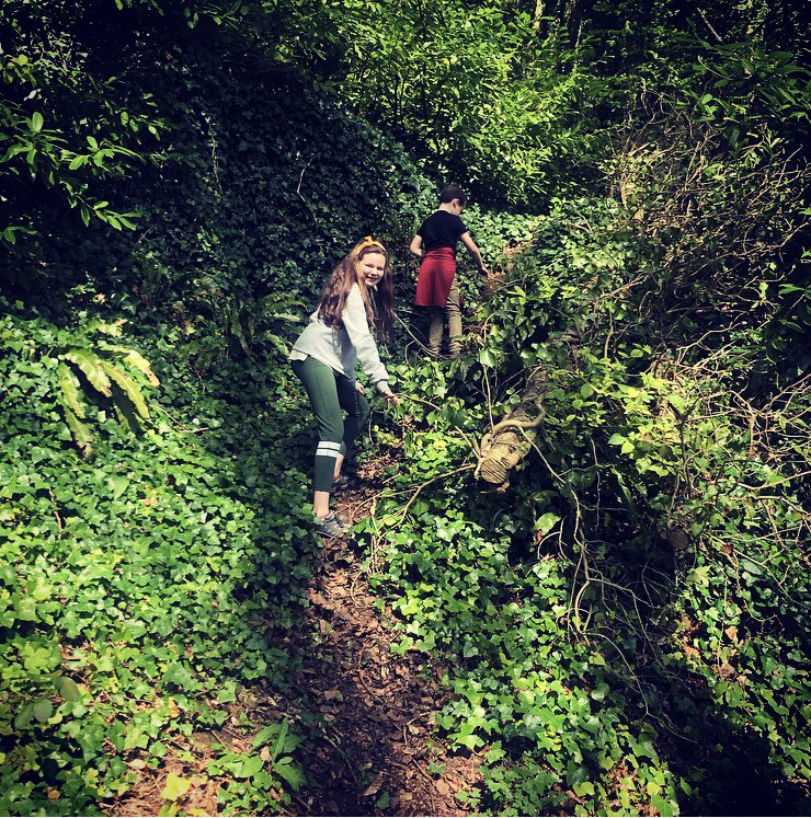 JaniceCaseyB's tweet photo. We ditched the Easter Sunday dinner, sliced the roast up and put it in rolls and headed to the woods โค๏ธโค๏ธ๐๐ป๐๐ป #WorkLifeBalance #tipperary #marlfield #woods #eastersunday #family #makingmemories https://t.co/Kv1YudfRob