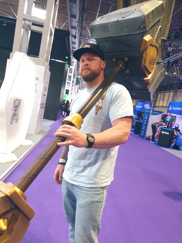 LeonLush's tweet photo. Avengers: Endgame leaked footage https://t.co/eGFuzD3FzQ