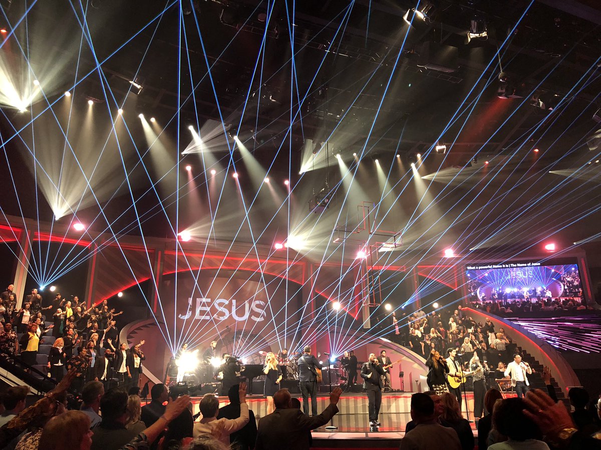 DrWardBondTV's tweet image. What an amazing church service this morning at @lakewoodchurch  @JoelOsteen - A great message and so great to see so many worship together this morning! #EasterSunday2019 #easyer #heisrisen